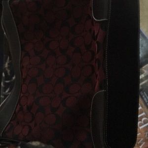 I am selling a Coach purse it’s been used only 3